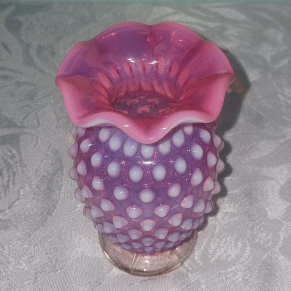 Vintage Fenton Hobnail Cranberry Opalescent Ruffle Top Bud Vase - Picture 4 of 5
